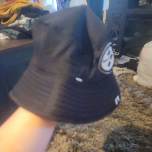 PITTSBURGH STEELERS NEW ERA SIDELINE TRAINING BLACK BUCKET HAT - Picture 4 of 7
